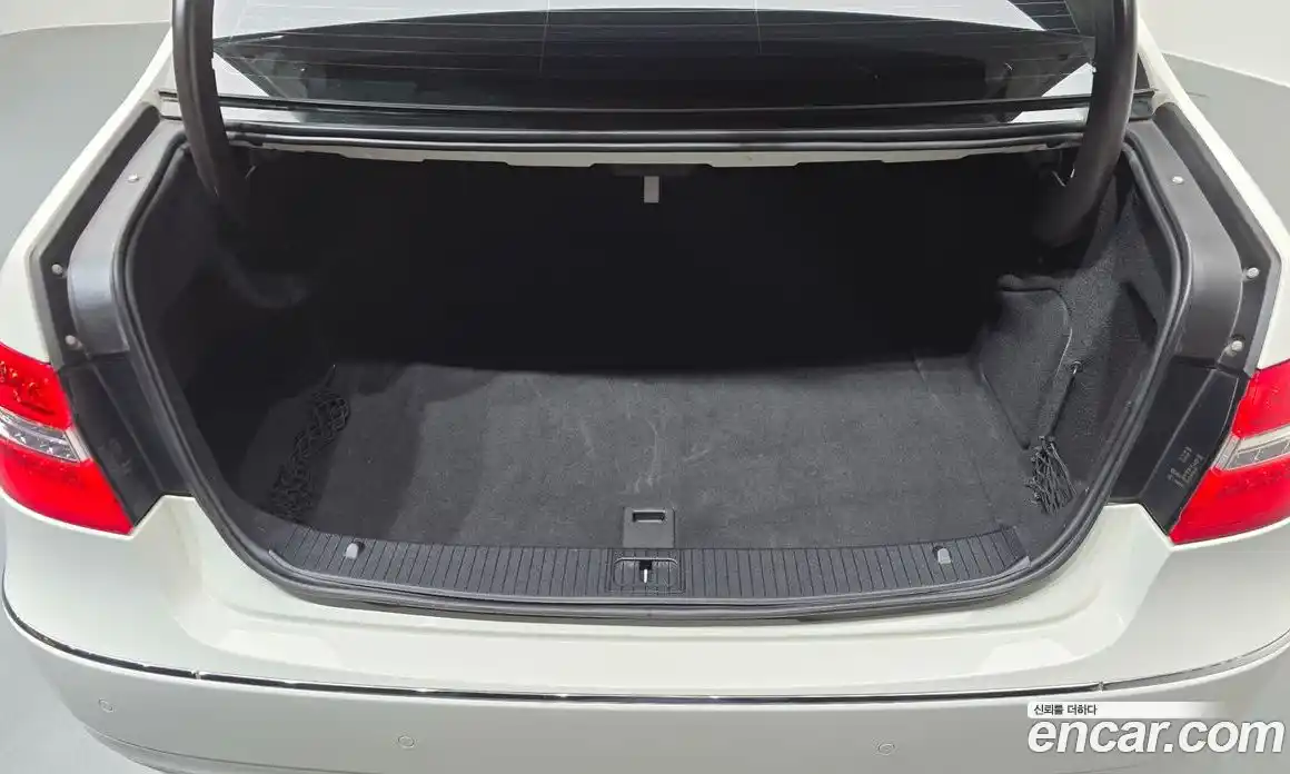 Mercedes-Benz E-Class 2011 3.5 Автомат в Москве № 142011, фото 6