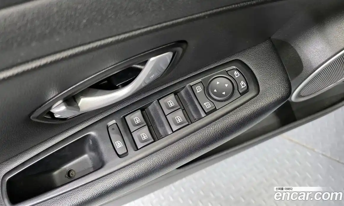 Renault SM3 2016 1.6 Автомат в Москве № 148318, фото 11