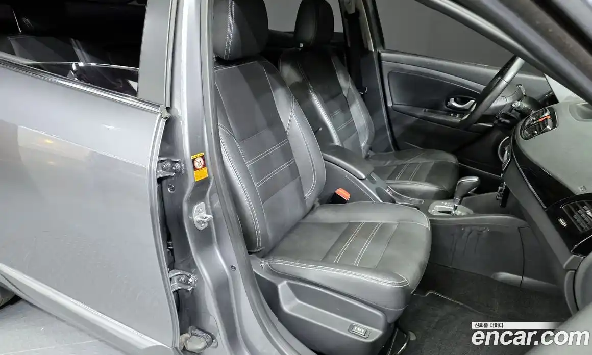 Renault SM3 2016 1.6 Автомат в Москве № 148318, фото 15