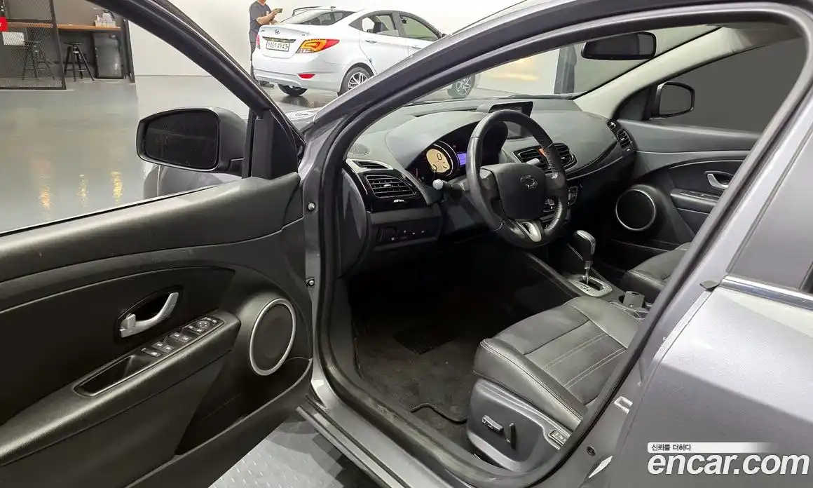 Renault SM3 2016 1.6 Автомат в Москве № 148318, фото 8