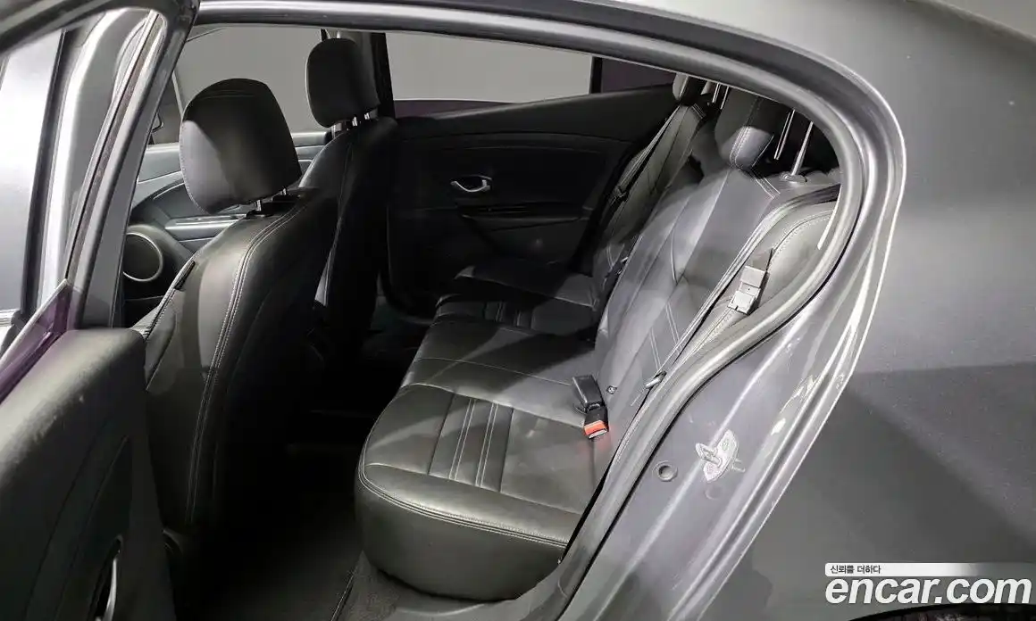 Renault SM3 2016 1.6 Автомат в Москве № 148318, фото 9