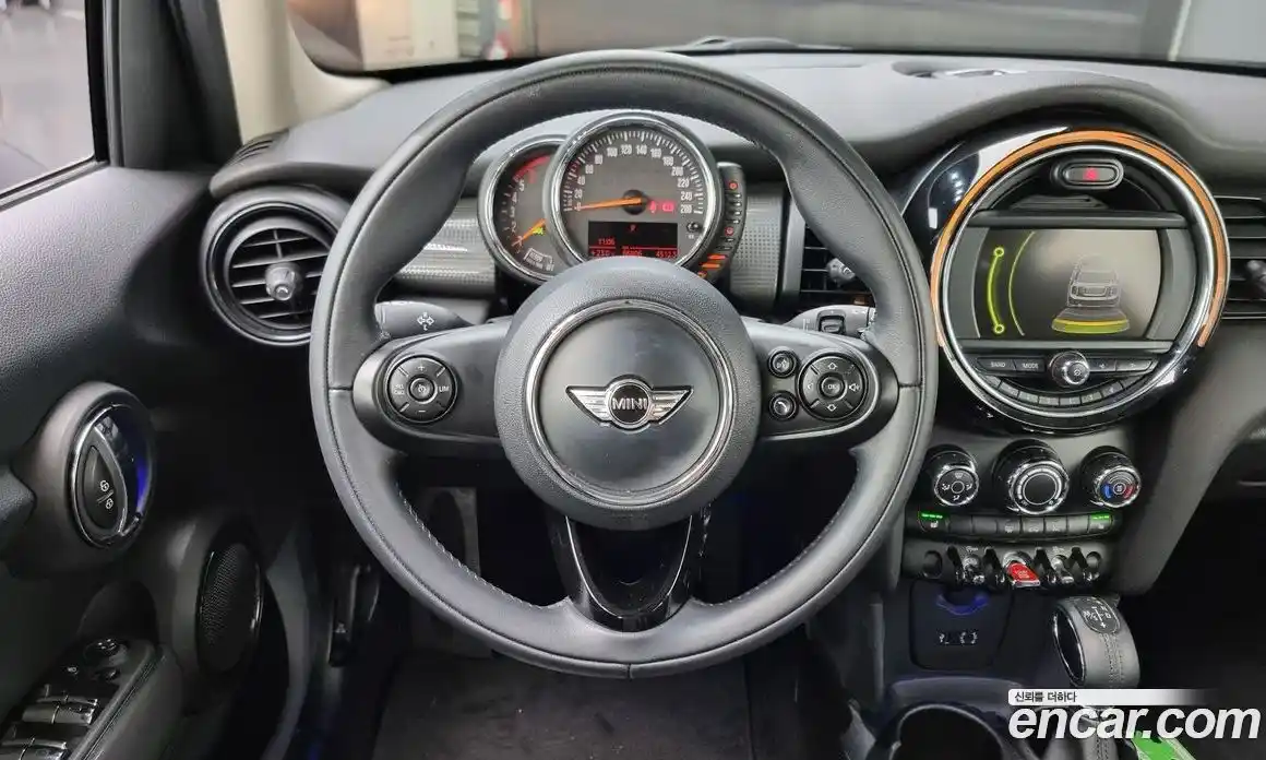 Mini Cooper 2016 1.5 Автомат в Москве № 156759, фото 14