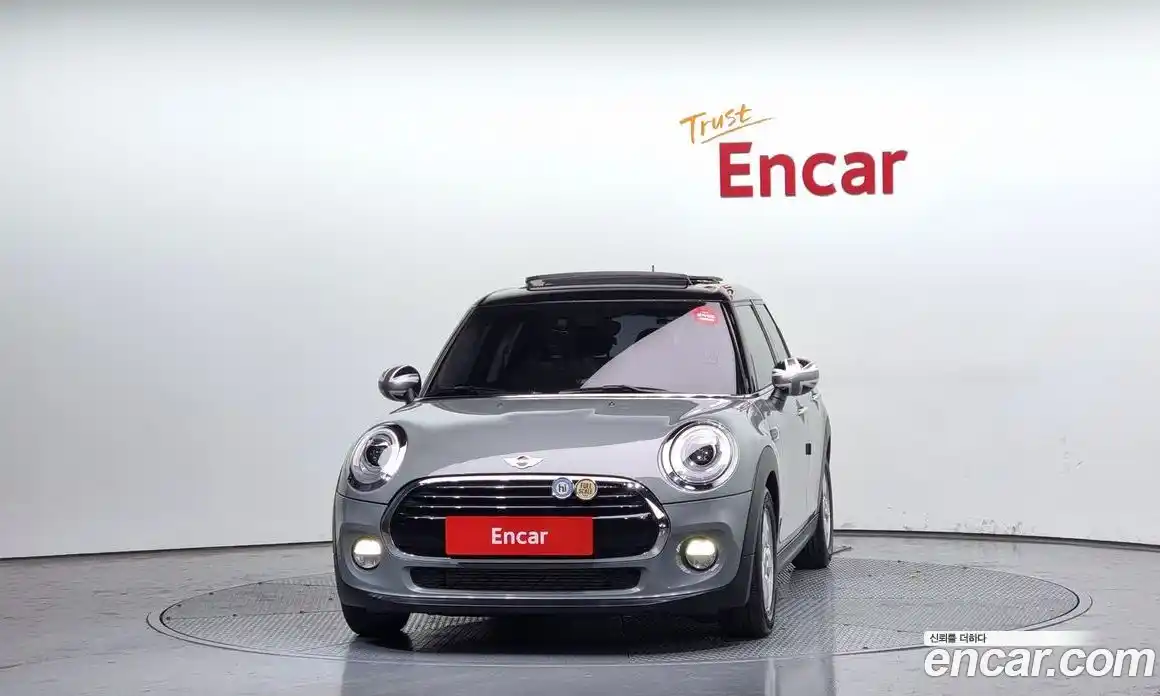 Mini Cooper 2016 1.5 Автомат в Москве № 156759, фото 18