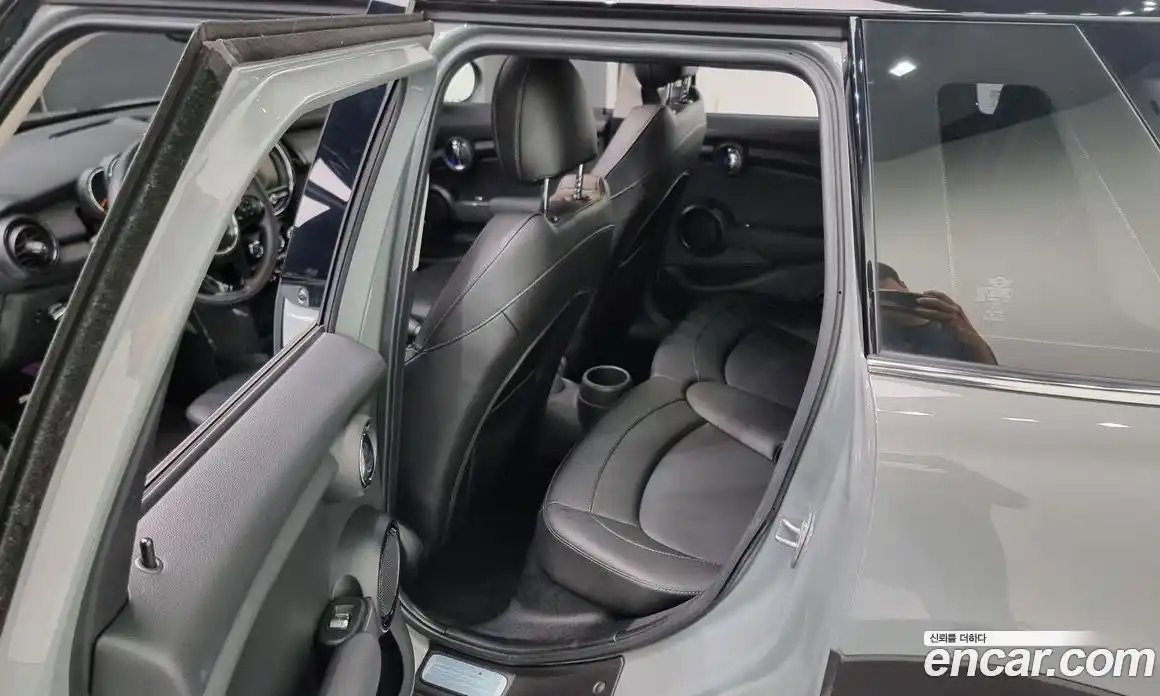 Mini Cooper 2016 1.5 Автомат в Москве № 156759, фото 20