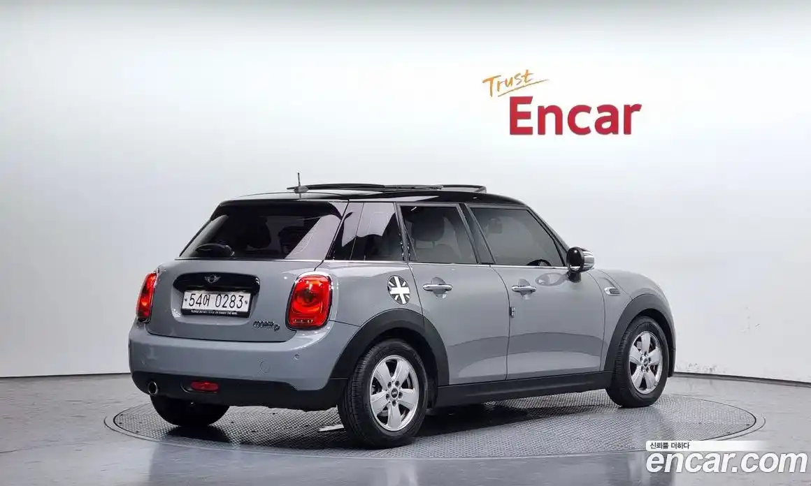 Mini Cooper 2016 1.5 Автомат в Москве № 156759, фото 3