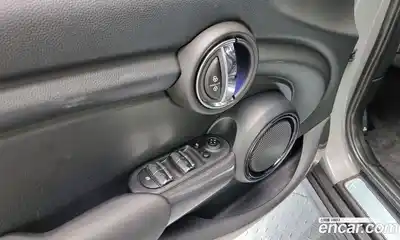 Mini Cooper 2016 1.5 Автомат в Москве № 156759, миниатюра 6