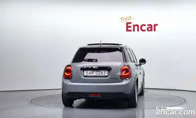 Mini Cooper 2016 1.5 Автомат в Москве № 156759, миниатюра 10