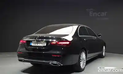 Mercedes-Benz E-Class 2022 2.0 Автомат в Москве № 160639, миниатюра 2