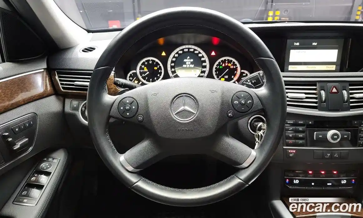 Mercedes-Benz E-Class 2012 1.8 Автомат в Москве № 161804, фото 12