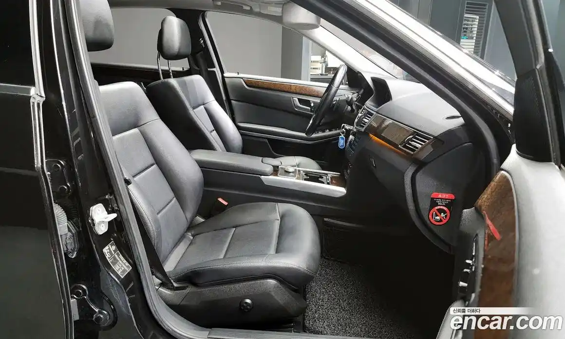 Mercedes-Benz E-Class 2012 1.8 Автомат в Москве № 161804, фото 6