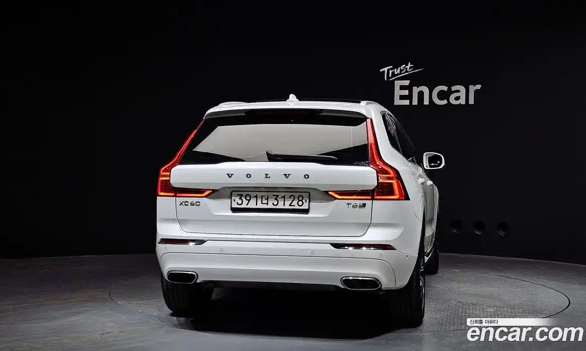 Volvo XC60 2020 2.0 Автомат в Москве № 164348, фото 14