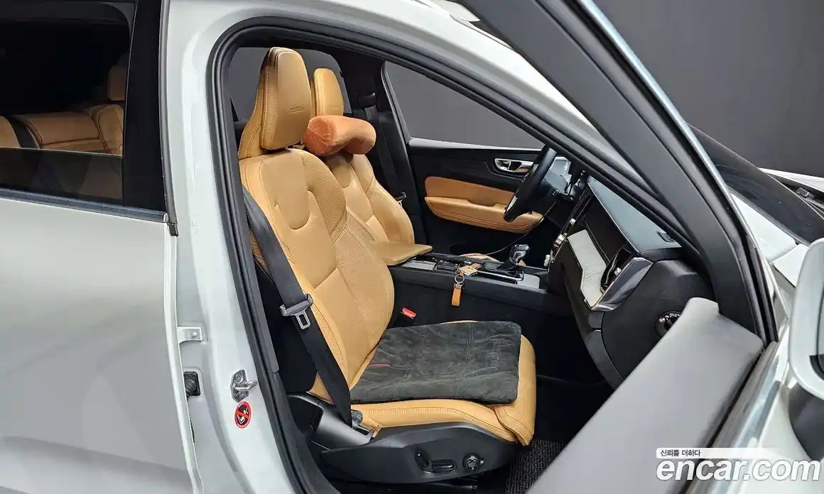 Volvo XC60 2020 2.0 Автомат в Москве № 164348, фото 16