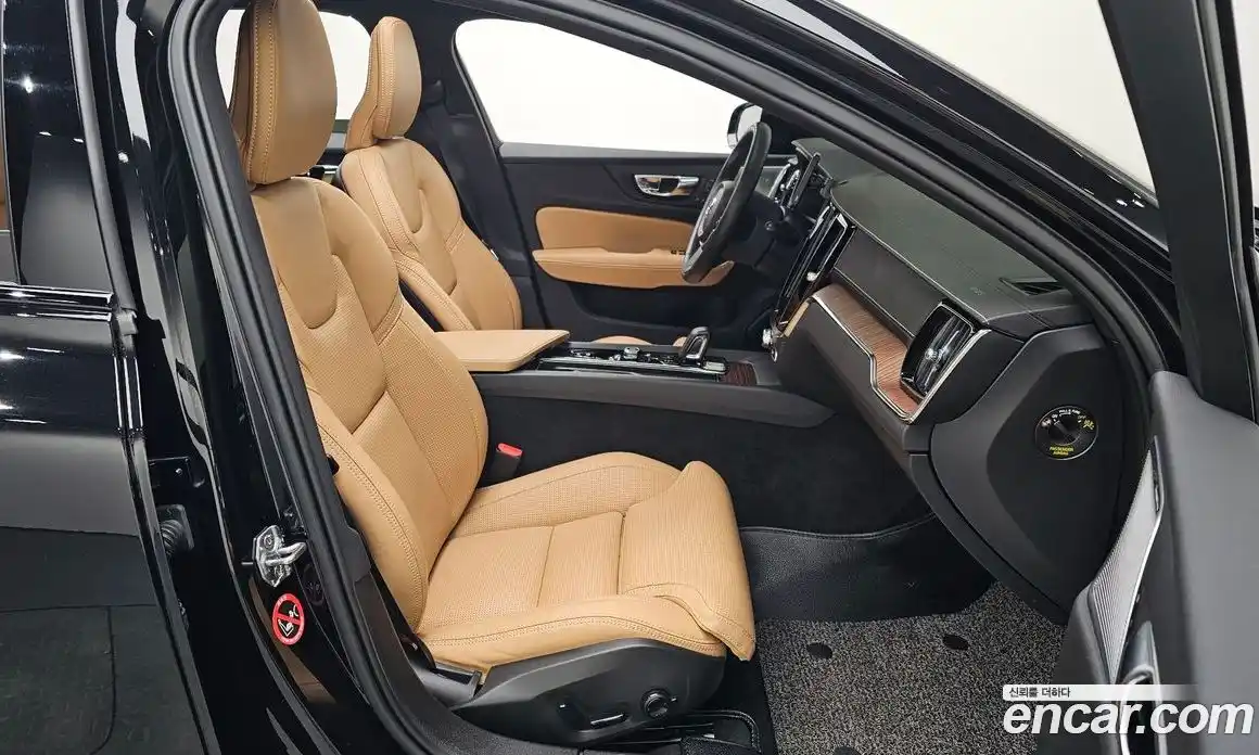 Volvo V60 2021 2.0 Автомат в Москве № 164352, фото 13