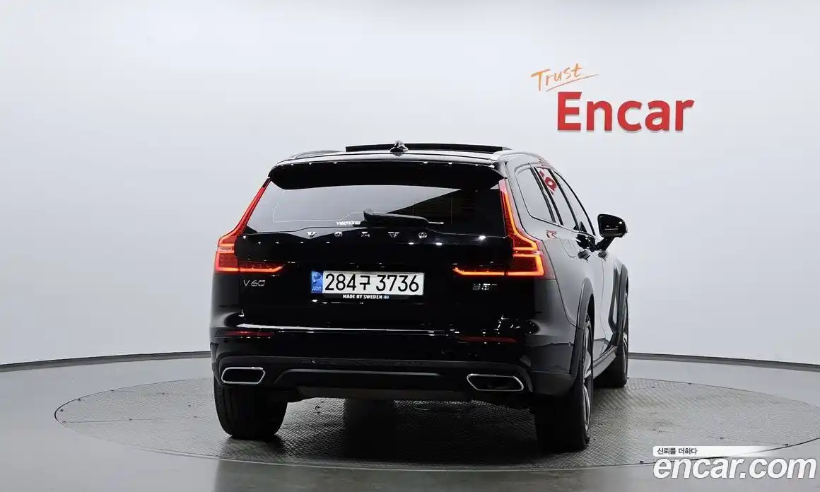 Volvo V60 2021 2.0 Автомат в Москве № 164352, фото 14