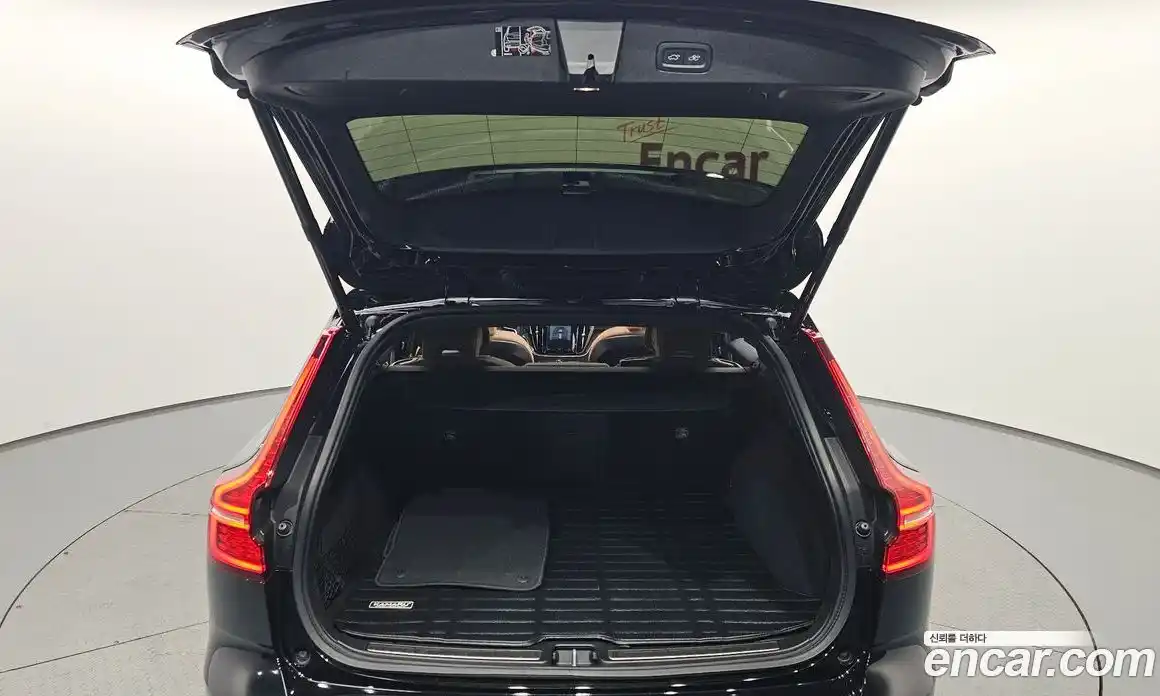 Volvo V60 2021 2.0 Автомат в Москве № 164352, фото 3