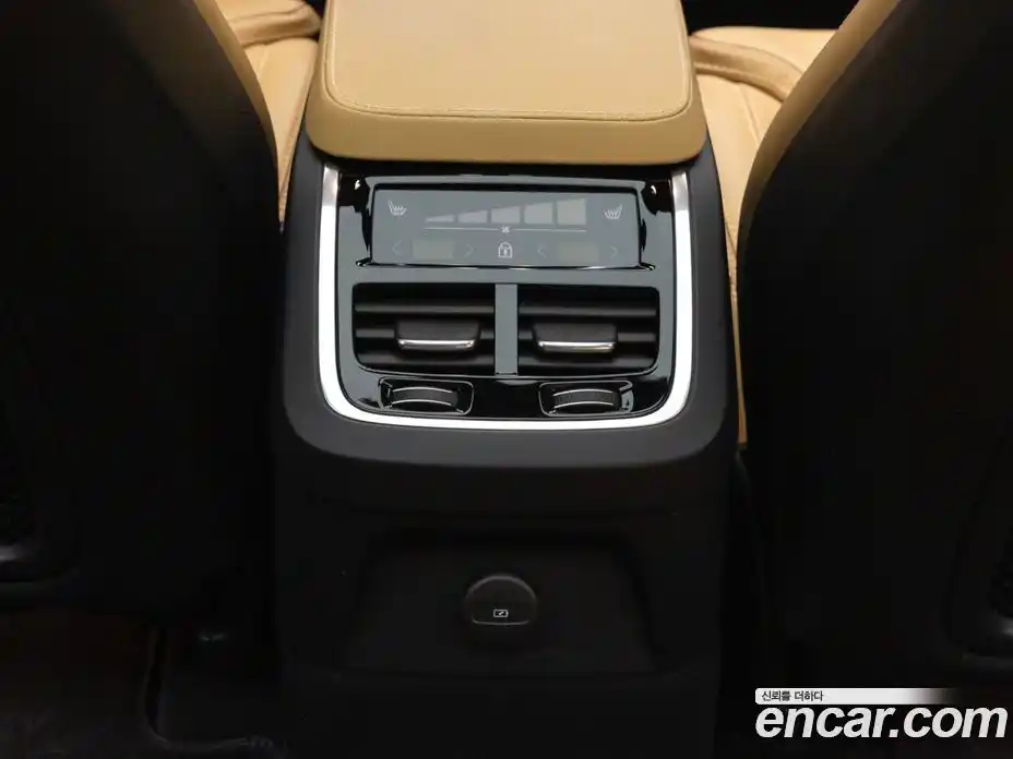 Volvo XC90 2024 2.0 Автомат в Москве № 164746, фото 16