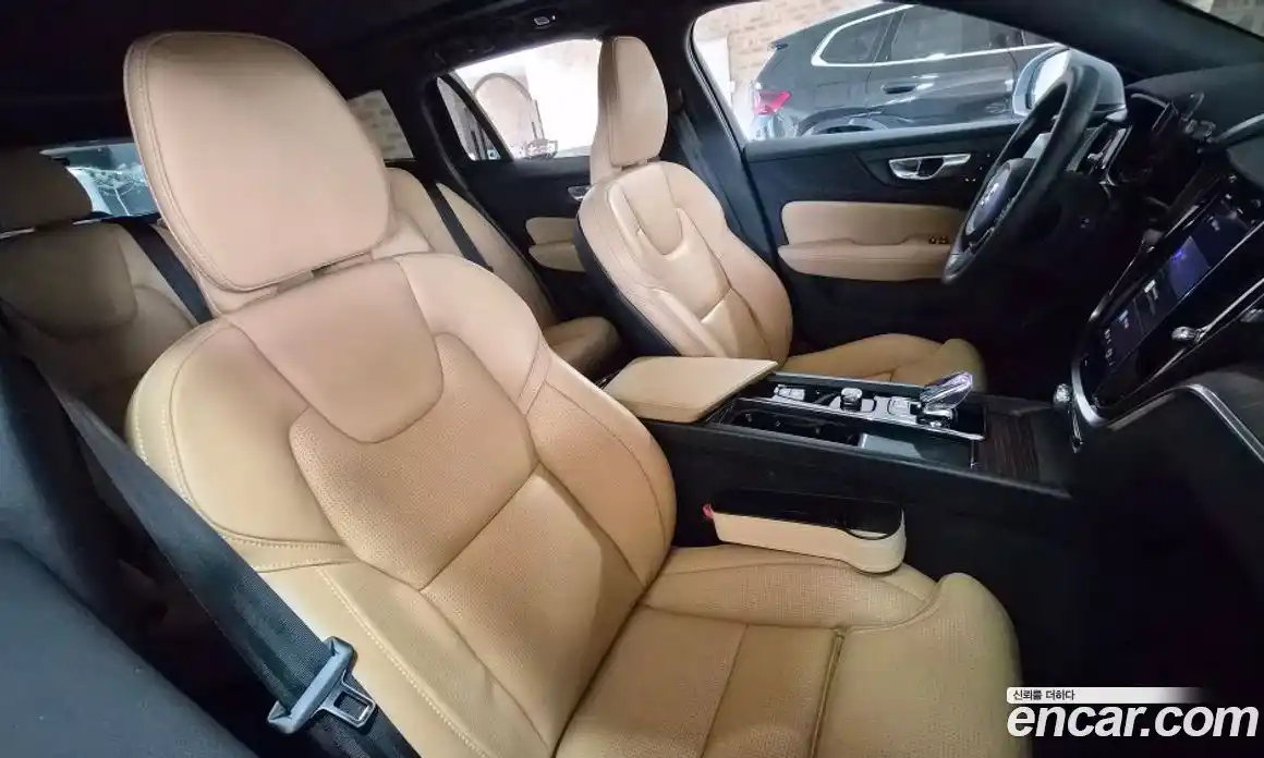 Volvo V60 2024 2.0 Автомат в Москве № 164778, фото 11