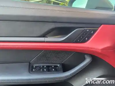 Porsche Taycan 2023 1.0 Автомат в Москве № 165201, миниатюра 4