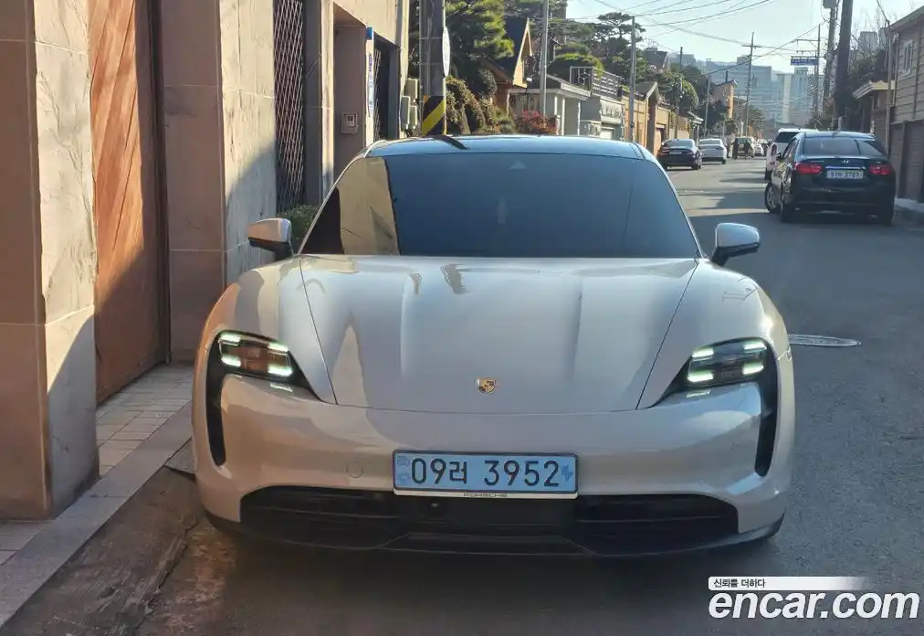 Porsche Taycan 2023 1.0 Автомат в Москве № 165201, фото 9