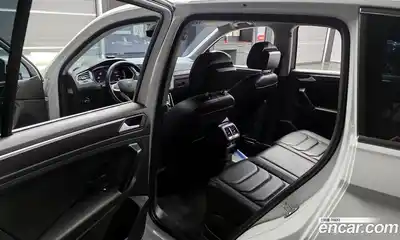 Volkswagen Tiguan 2023 2.0 Автомат в Москве № 168527, миниатюра 2