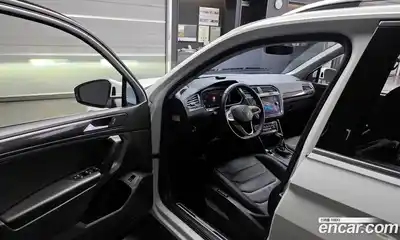 Volkswagen Tiguan 2023 2.0 Автомат в Москве № 168527, миниатюра 4