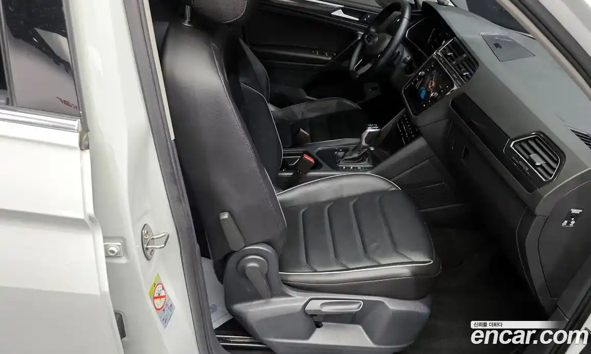 Volkswagen Tiguan 2023 2.0 Автомат в Москве № 168527, фото 7