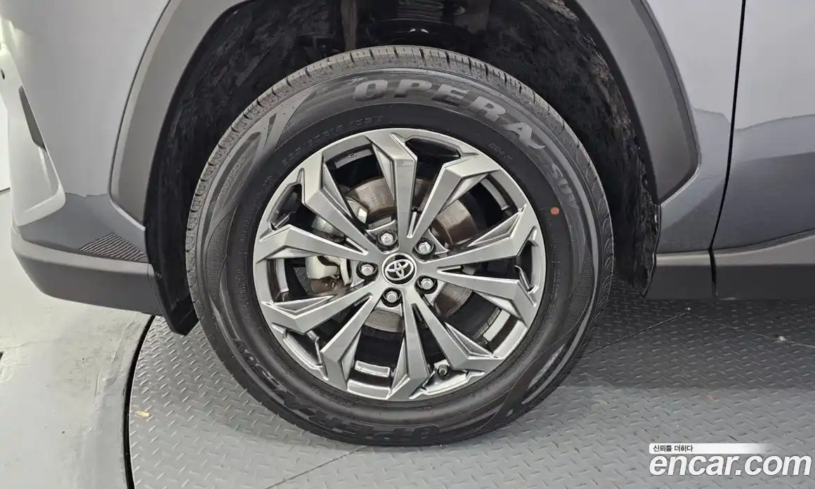 Toyota RAV4 2023 2.5 Автомат в Москве № 170218, фото 11