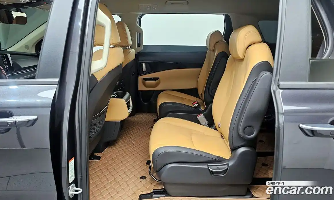 Kia Canival 2023 3.5 Автомат в Москве № 17574, фото 5