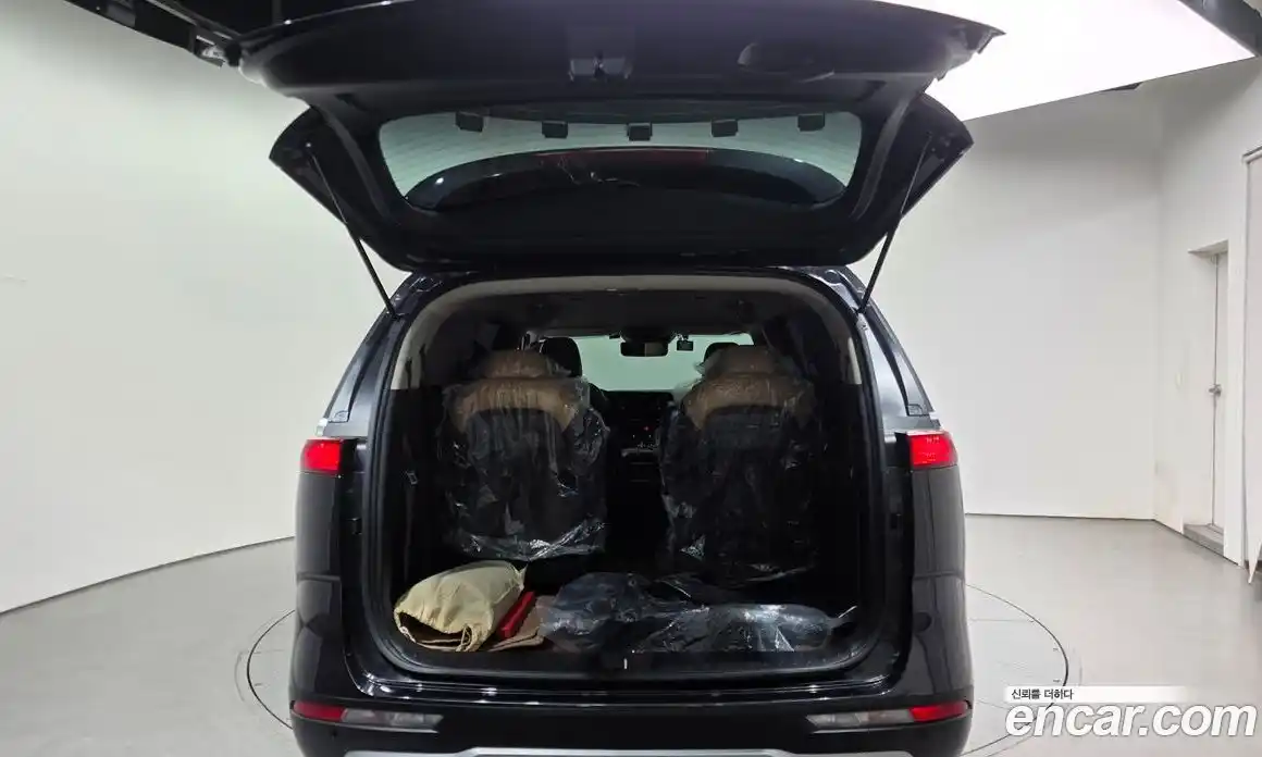 Kia Canival 2023 3.5 Автомат в Москве № 17574, фото 8