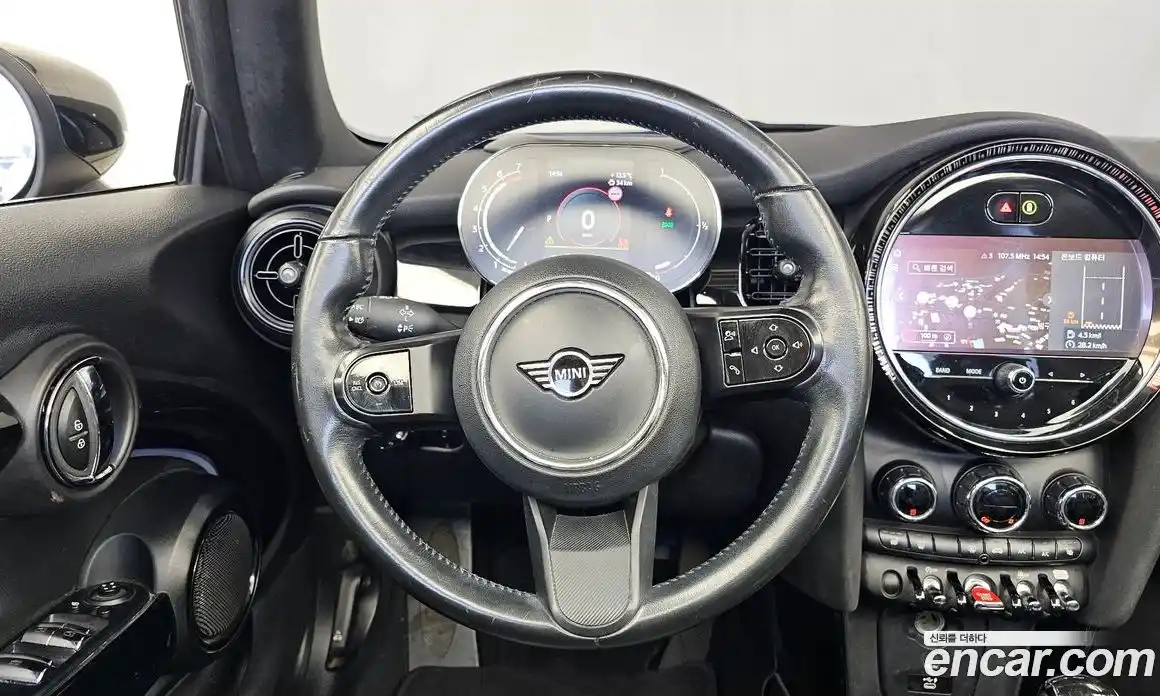 Mini Cooper Convertible 2022 1.5 Автомат в Москве № 189845, фото 13