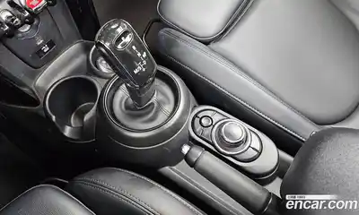 Mini Cooper Convertible 2022 1.5 Автомат в Москве № 189845, миниатюра 9