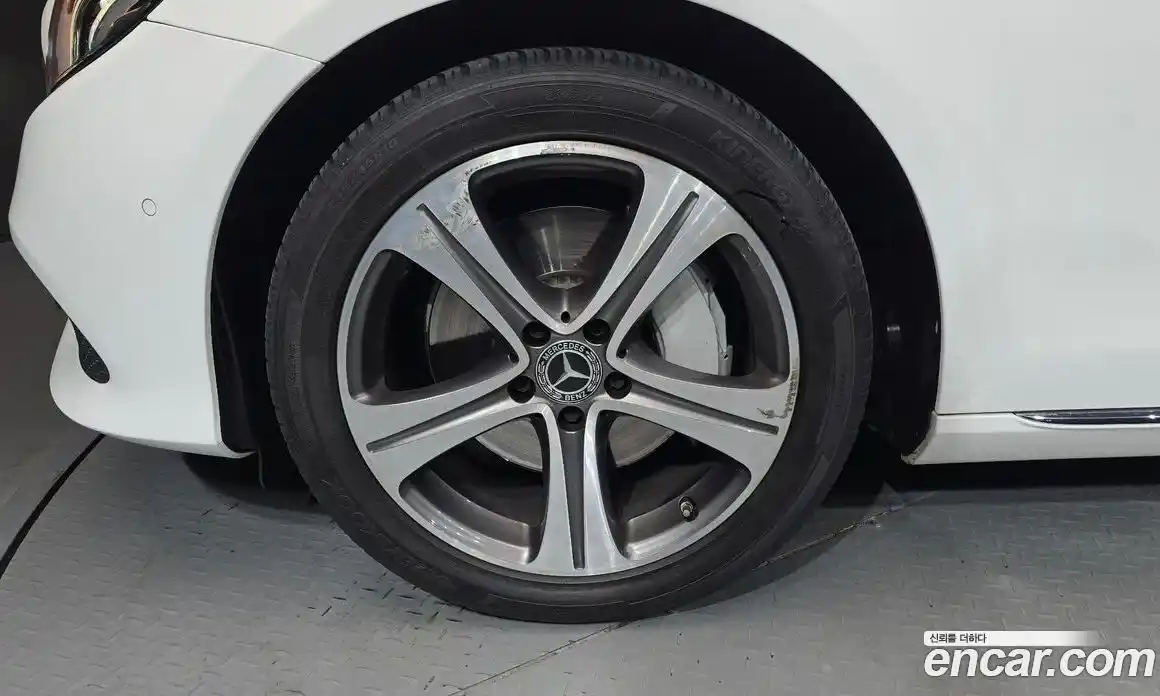 Mercedes-Benz E-Class 2019 2.0 Автомат в Москве № 194942, фото 4