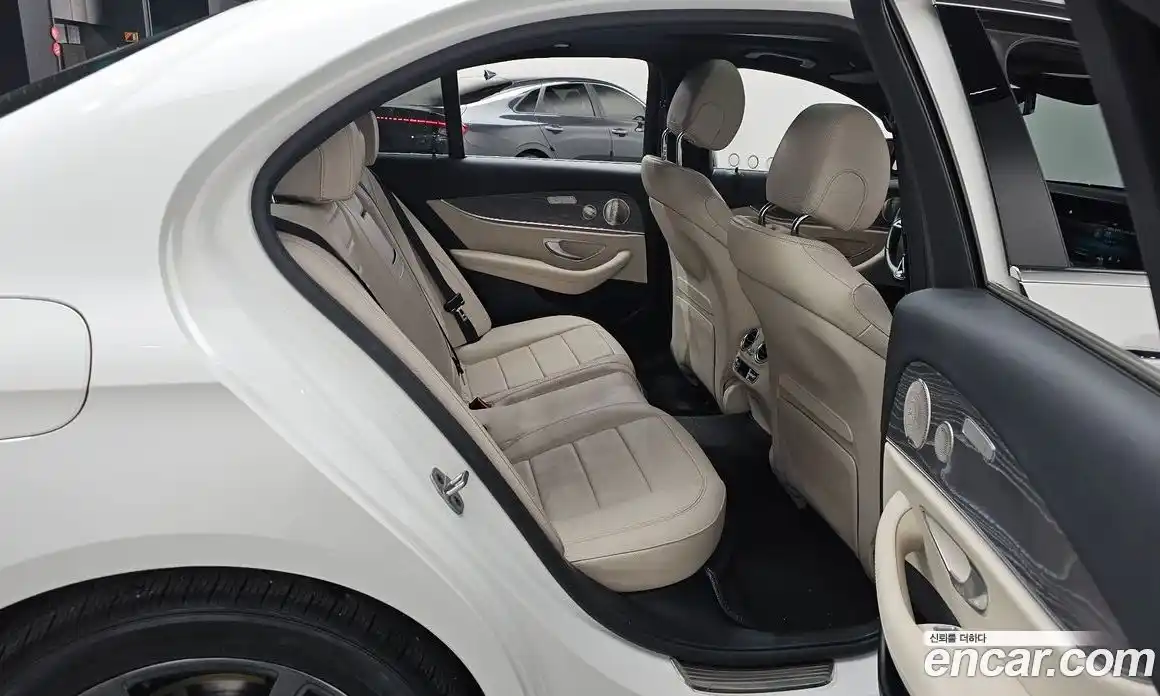 Mercedes-Benz E-Class 2022 2.0 Автомат в Москве № 195120, фото 11