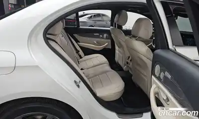 Mercedes-Benz E-Class 2022 2.0 Автомат в Москве № 195120, миниатюра 11