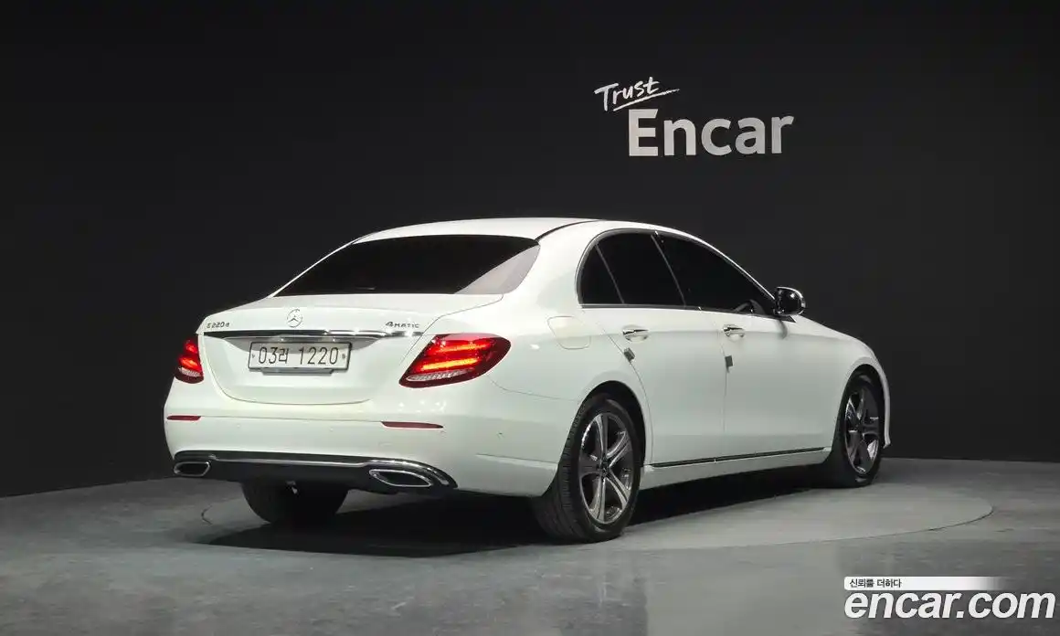 Mercedes-Benz E-Class 2017 1.9 Автомат в Москве № 195405, фото 18