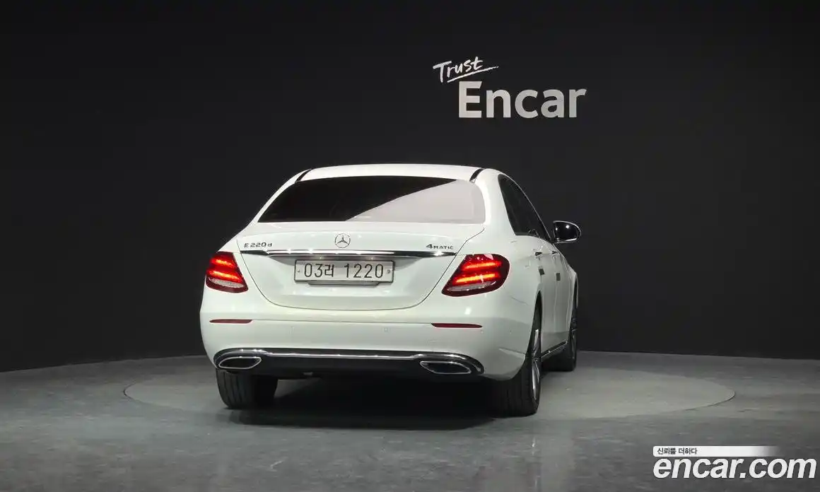 Mercedes-Benz E-Class 2017 1.9 Автомат в Москве № 195405, фото 19