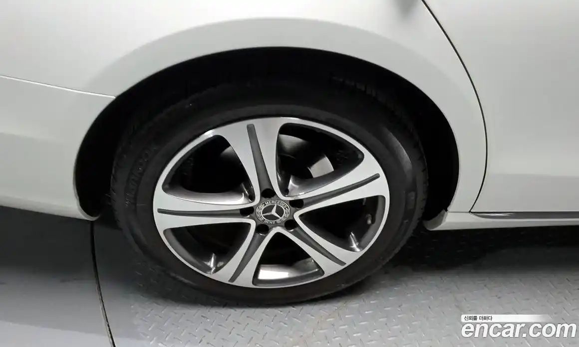 Mercedes-Benz E-Class 2017 1.9 Автомат в Москве № 195405, фото 8