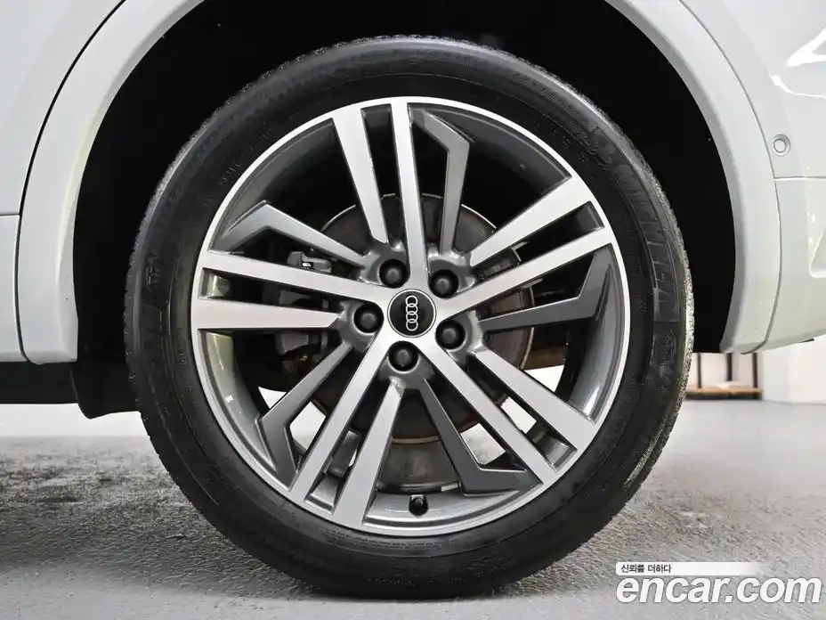 Audi Q5 2023 2.0 Автомат в Москве № 196737, фото 5