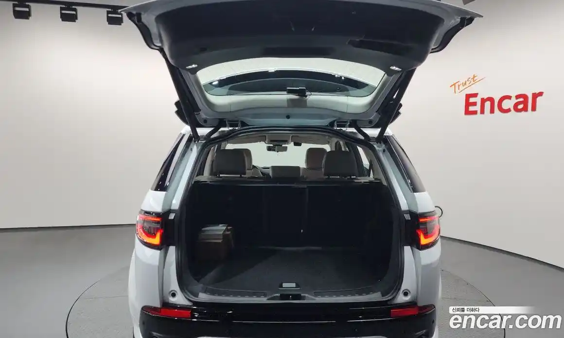 Land Rover Discovery Sport 2025 2.0 Автомат в Москве № 198046, фото 16