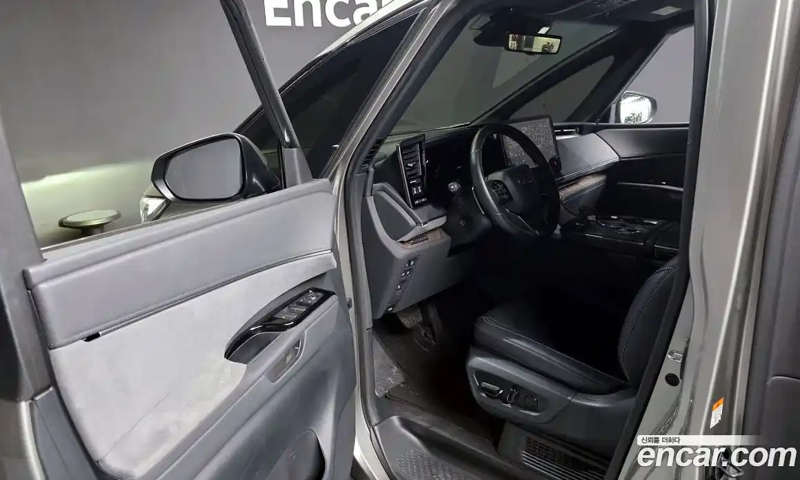 Lexus LM 2025 2.4 Автомат в Москве № 198773, фото 13