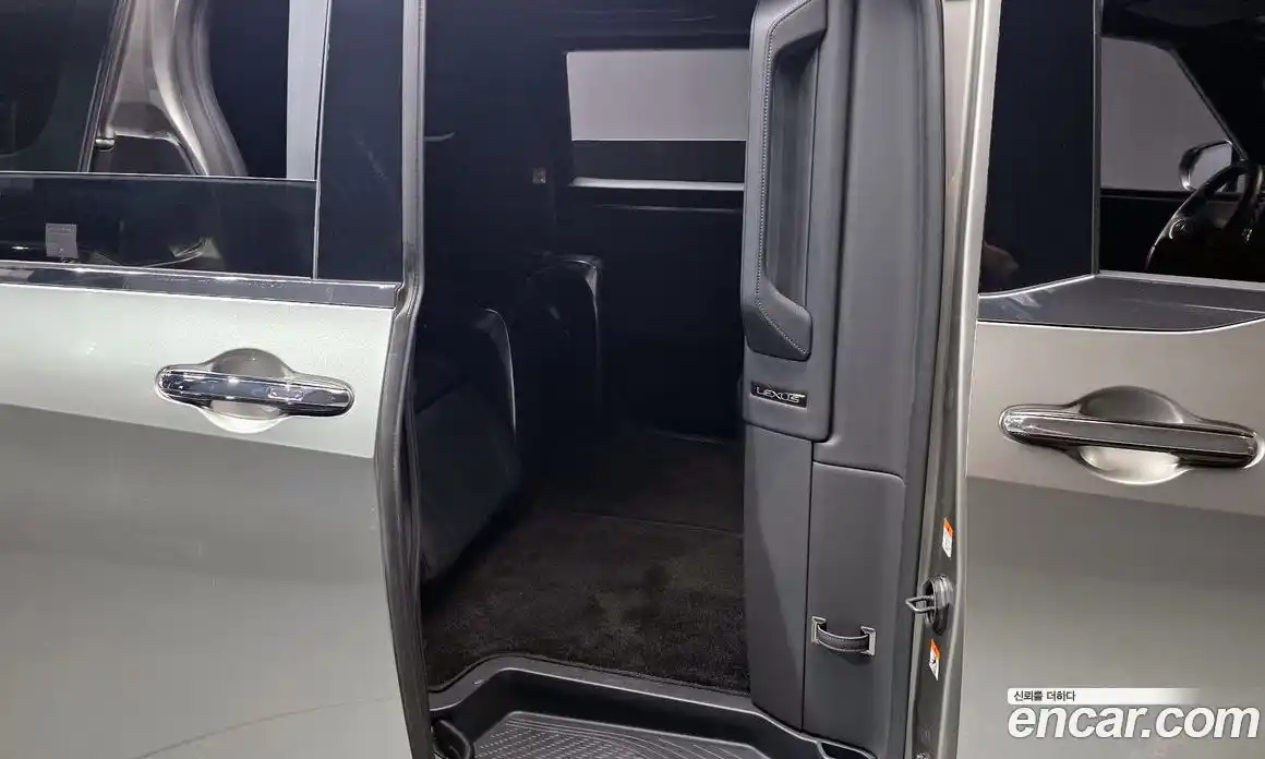 Lexus LM 2025 2.4 Автомат в Москве № 198773, фото 16