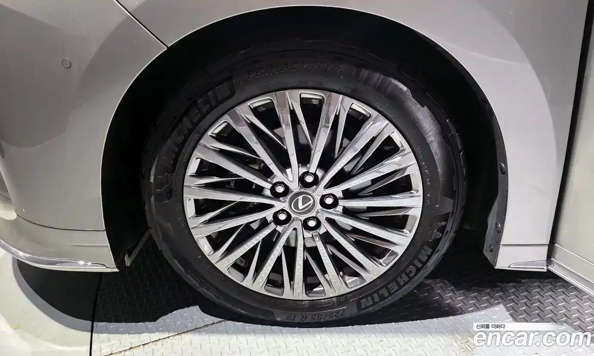 Lexus LM 2025 2.4 Автомат в Москве № 198773, фото 10