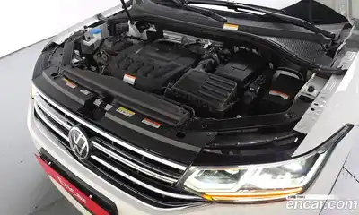 Volkswagen Tiguan 2024 2.0 Автомат в Москве № 198927, миниатюра 3