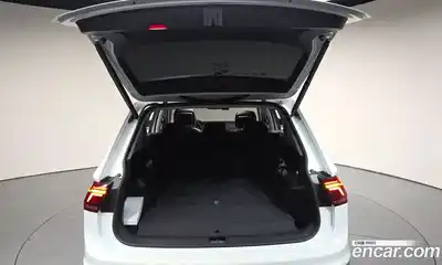 Volkswagen Tiguan 2024 2.0 Автомат в Москве № 198927, миниатюра 9