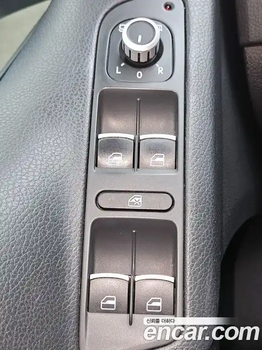 Volkswagen Tiguan 2013 2.0 Автомат в Москве № 199328, фото 12