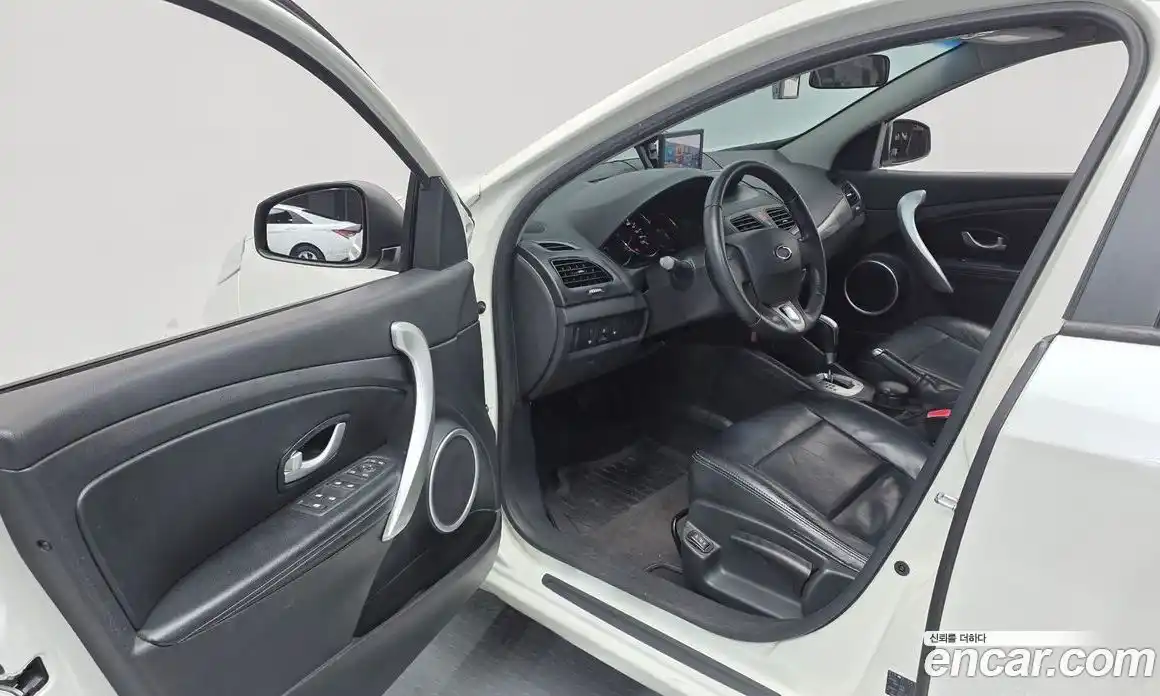 Renault SM3 2010 1.6 Автомат в Москве № 208657, фото 11