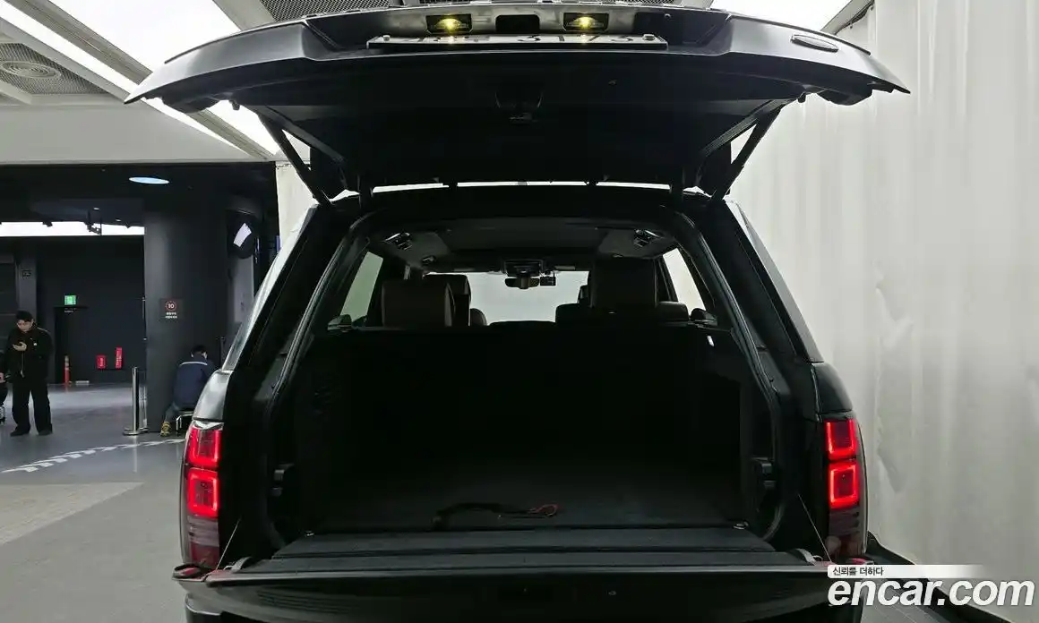 Land Rover Range-Rover 2017 4.4 Автомат в Москве № 213857, фото 20