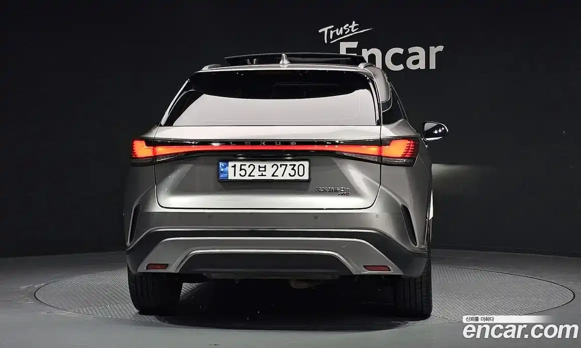 Lexus RX 2023 2.5 Автомат в Москве № 214650, фото 4