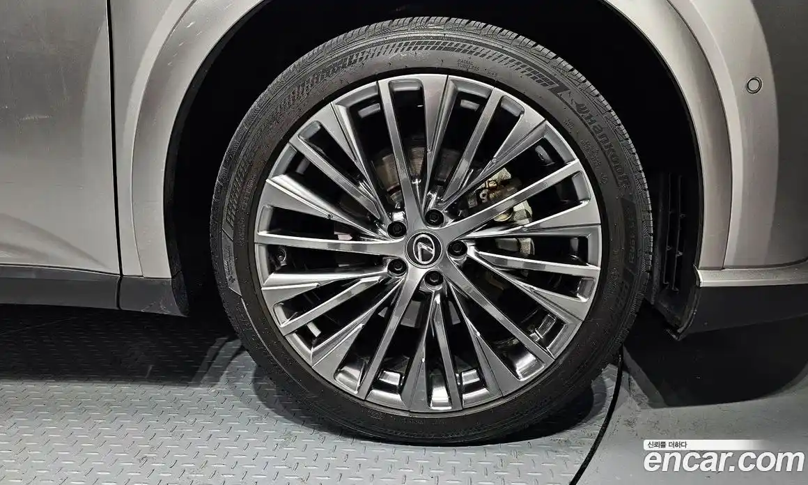 Lexus RX 2023 2.5 Автомат в Москве № 214650, фото 5