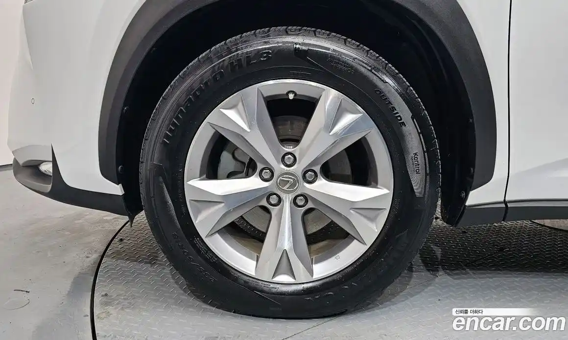 Lexus NX 2015 2.5 Автомат в Москве № 214679, фото 5